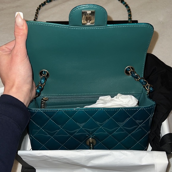 CHANEL MINI MERMAID PATENT FLAP - Picture 8 of 15